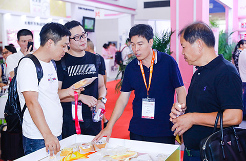 Company held a two-week “Exotic Snacks Exchange Exhibition” in Zhengzhou.